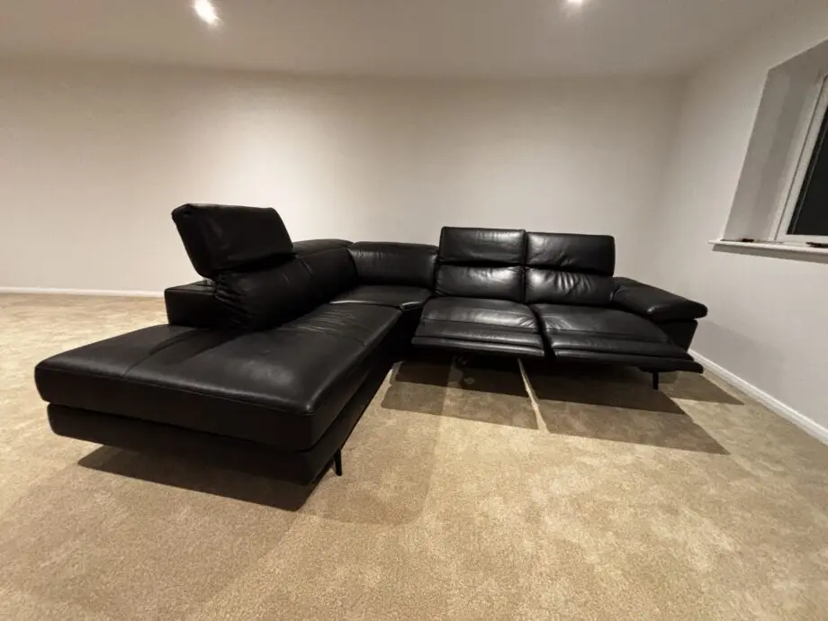 Nattuzzi black 2 electric recliners 1 month old corner sofa