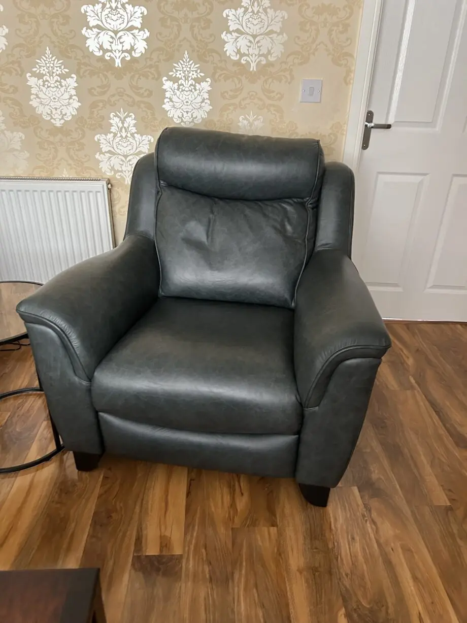Parker knoll manhattan leather sofa and recliner chairs