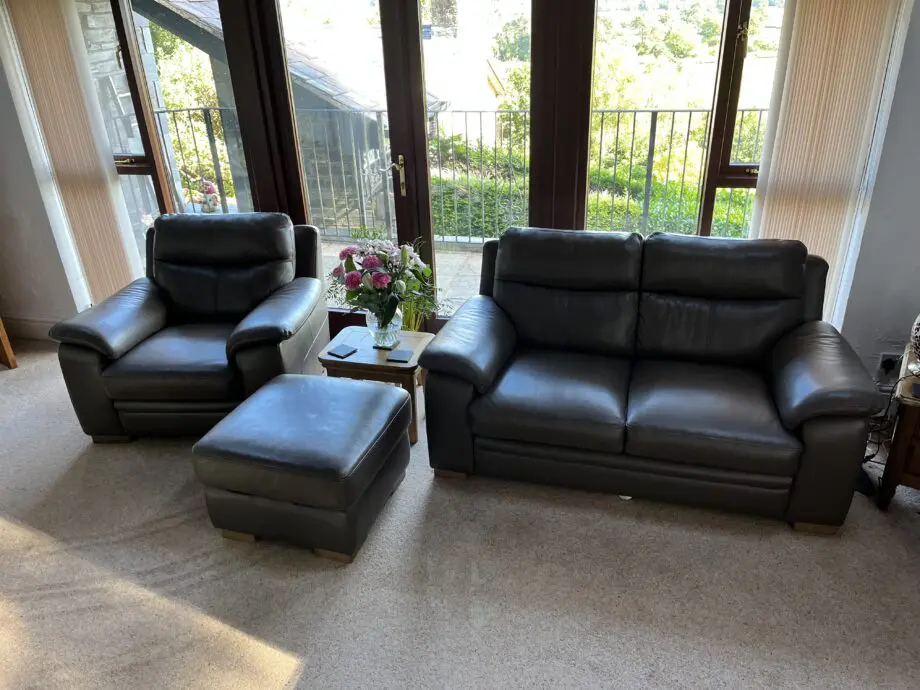 DFS 4 piece brown leather Sabin sofa set