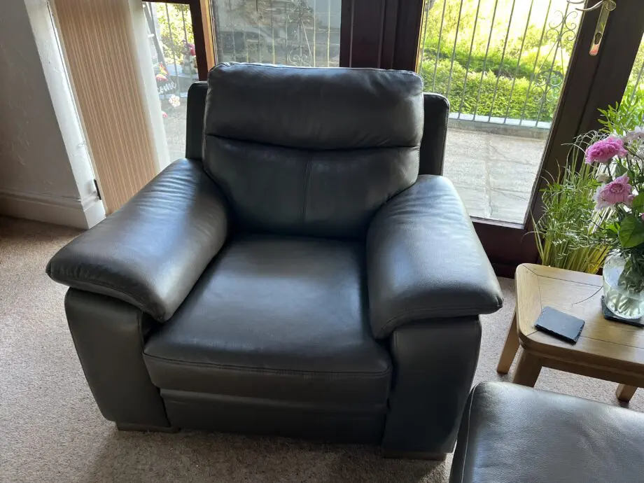 DFS 4 piece brown leather Sabin sofa set