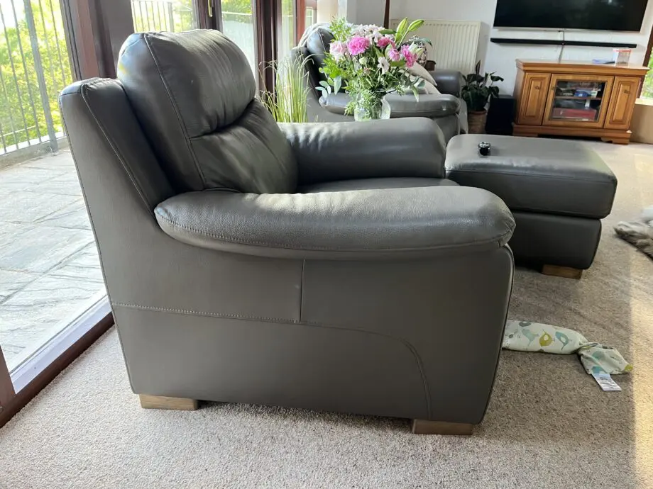 DFS 4 piece brown leather Sabin sofa set