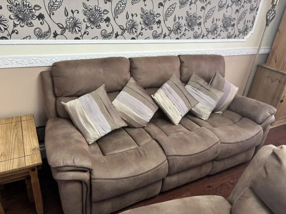 3/2/1 soft suede type leather reclining suite