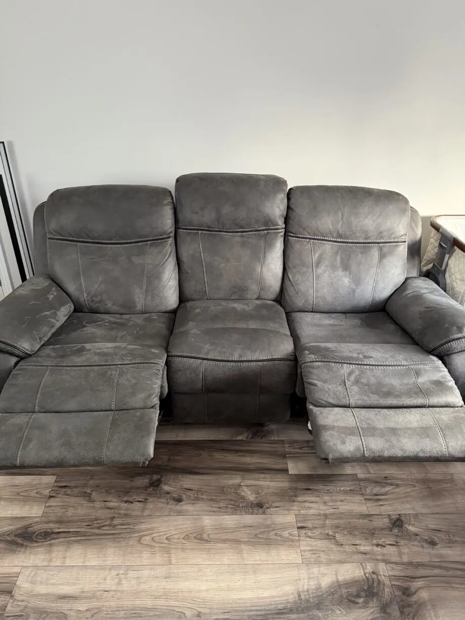 Genuine Dfs Vinson charcoal 3 + 2 power recliner console