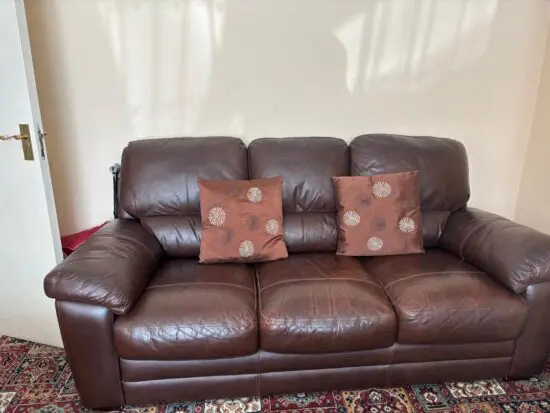 Harvey’s brown 2x 3piece sofa