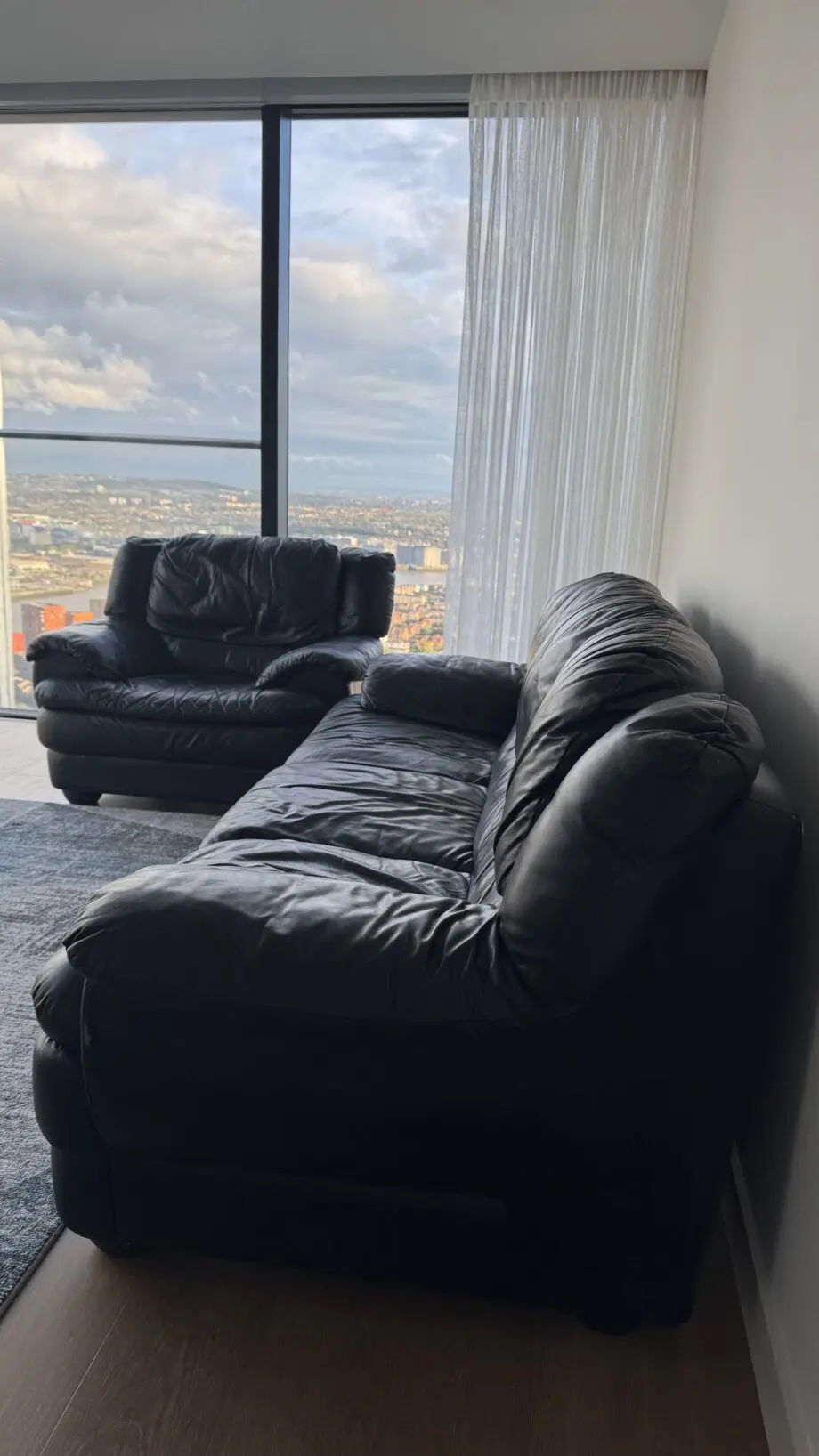 Luxury 3+1 Design 2000 Italian black leather sofas in very good condition