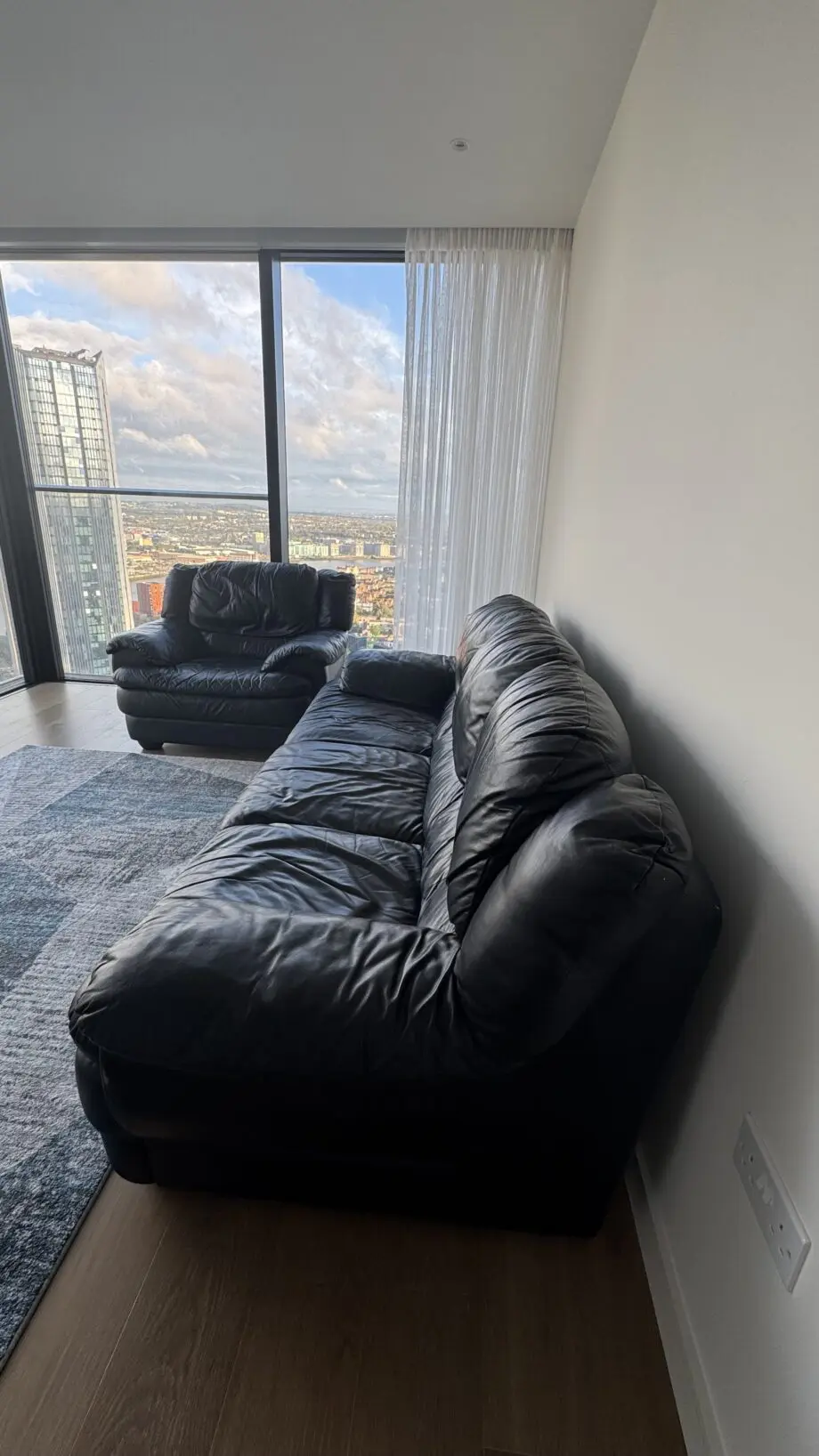 Luxury 3+1 Design 2000 Italian black leather sofas in very good condition