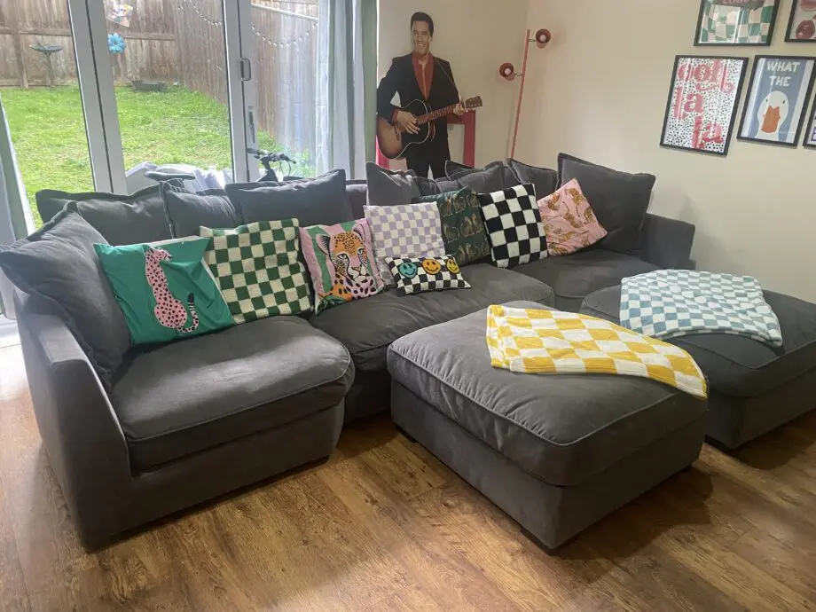 Sofa club, 4 seater sofa & 2 foot stalls