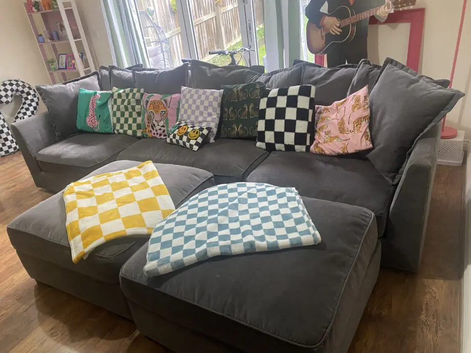 Sofa club, 4 seater sofa & 2 foot stalls