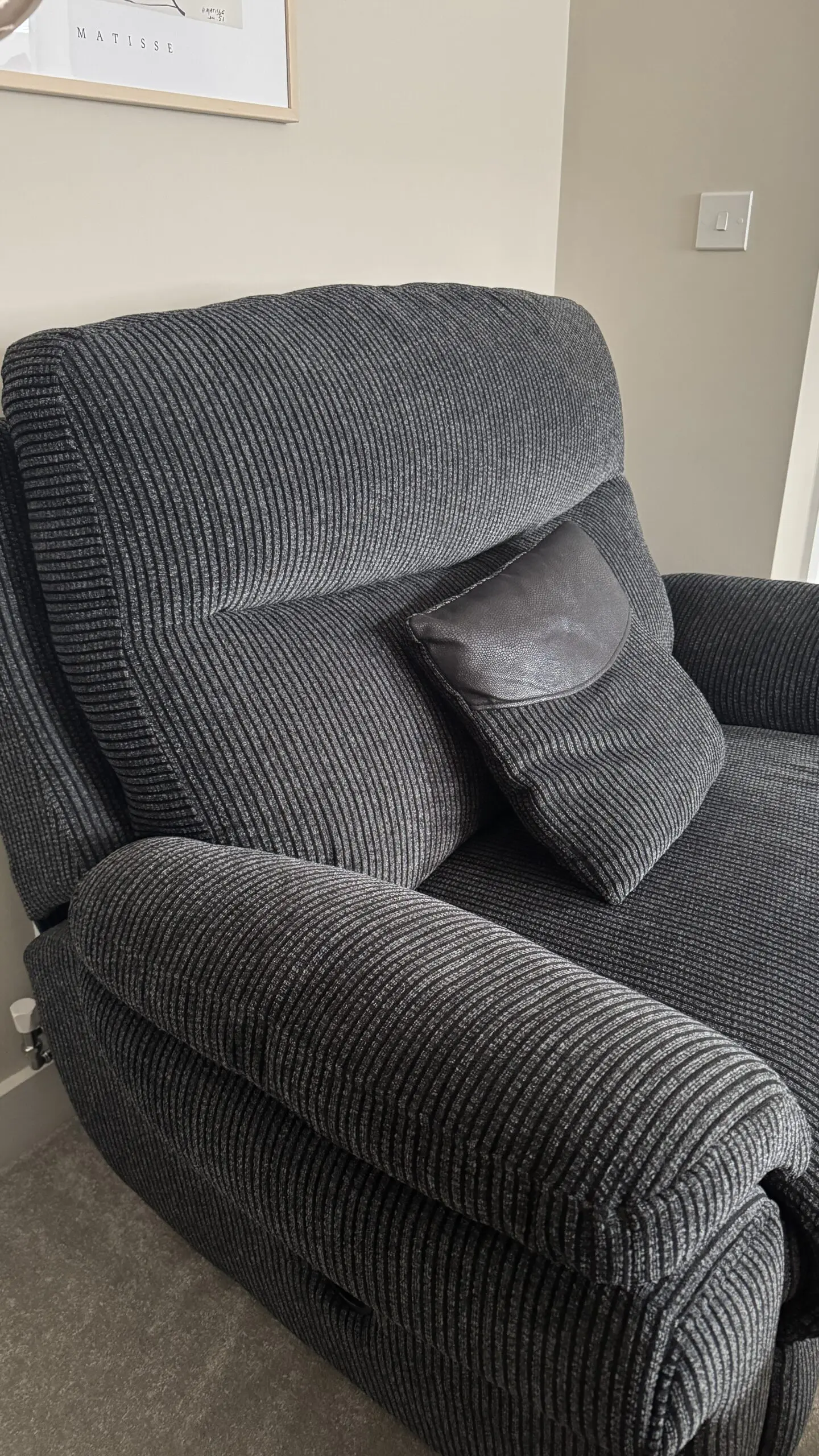 Scs TAMLA1 LOVE CHAIR MANUAL RECLINE