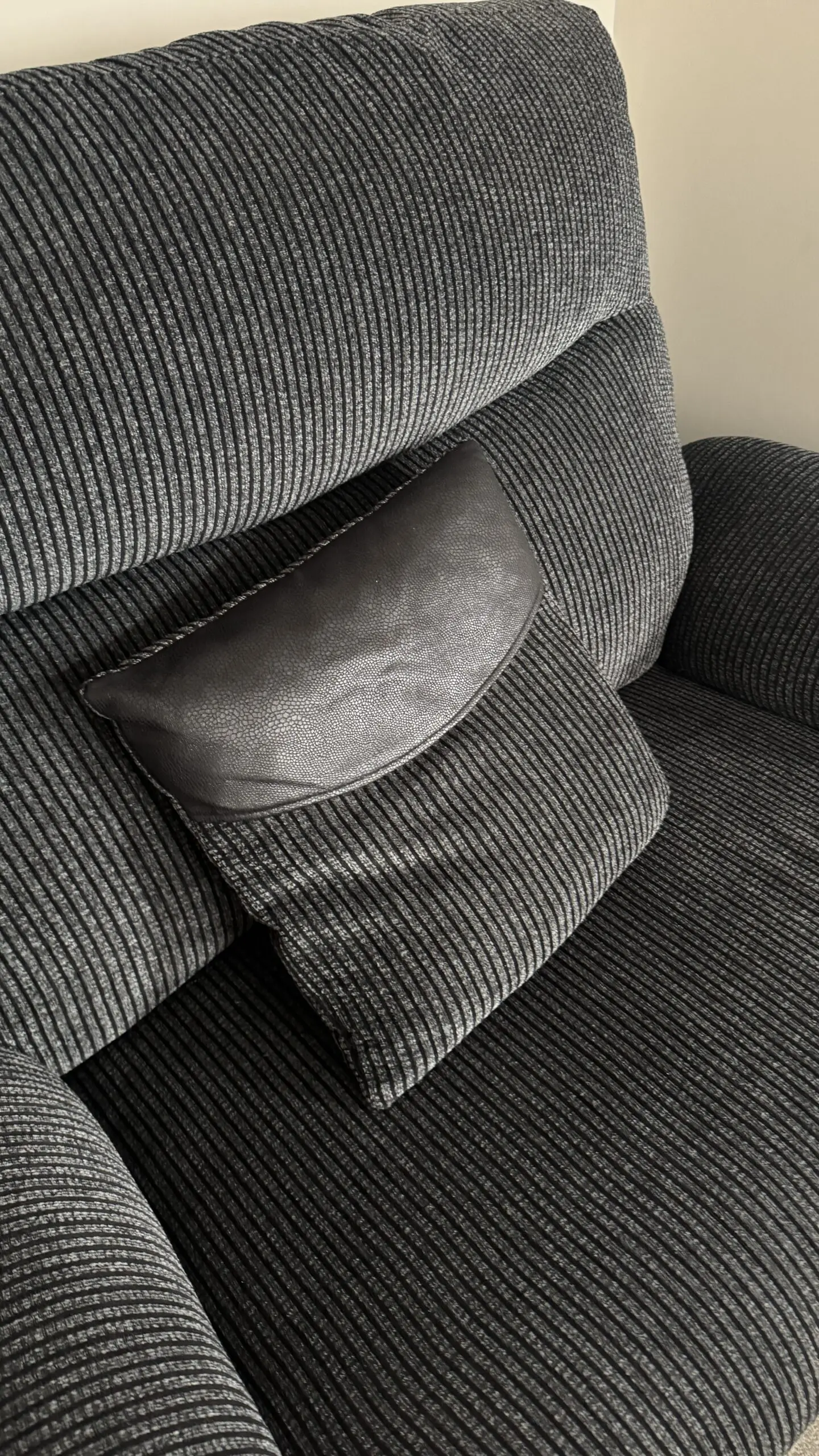 Scs TAMLA1 LOVE CHAIR MANUAL RECLINE