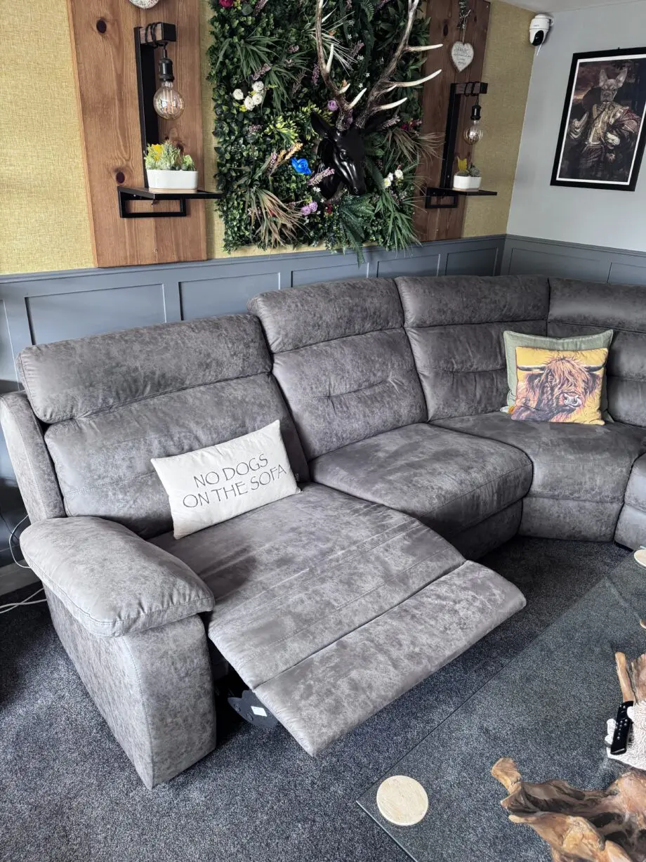 SCS Endurance Alexander Corner Sofa with Two End Recliners Manual - Pristine Condition