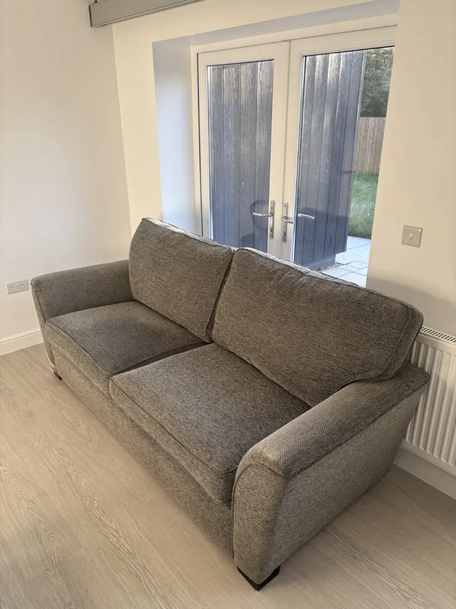 GREY 3 SEATER SOFA, STUNNING CONDITION