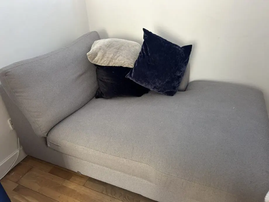 L shaped 5 seater corner sofa (chaise longue end)