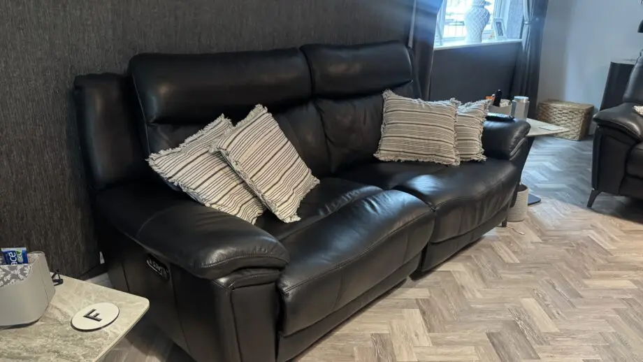 Black leather 4 seater & 2 seater
