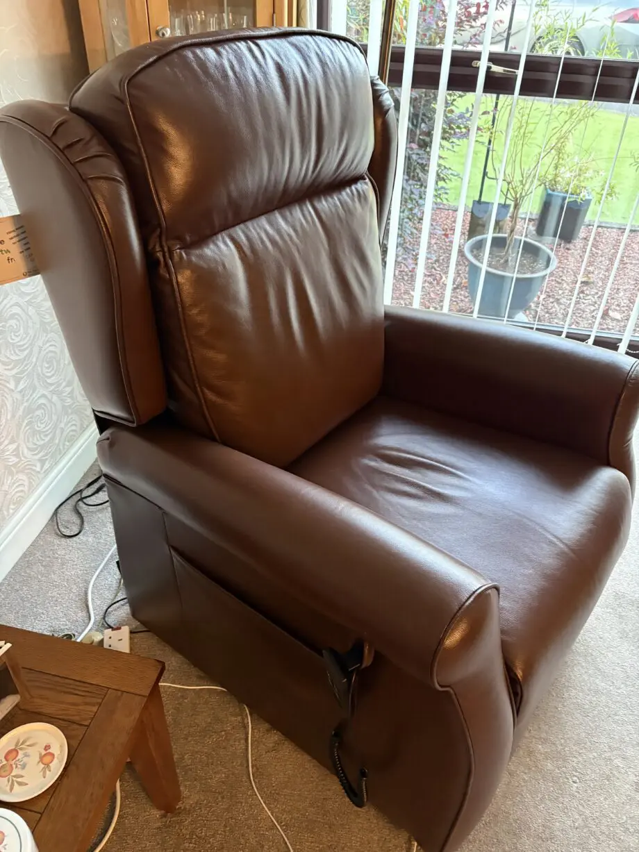Oak tree mobility Parker Knoll dual motor rise recliner