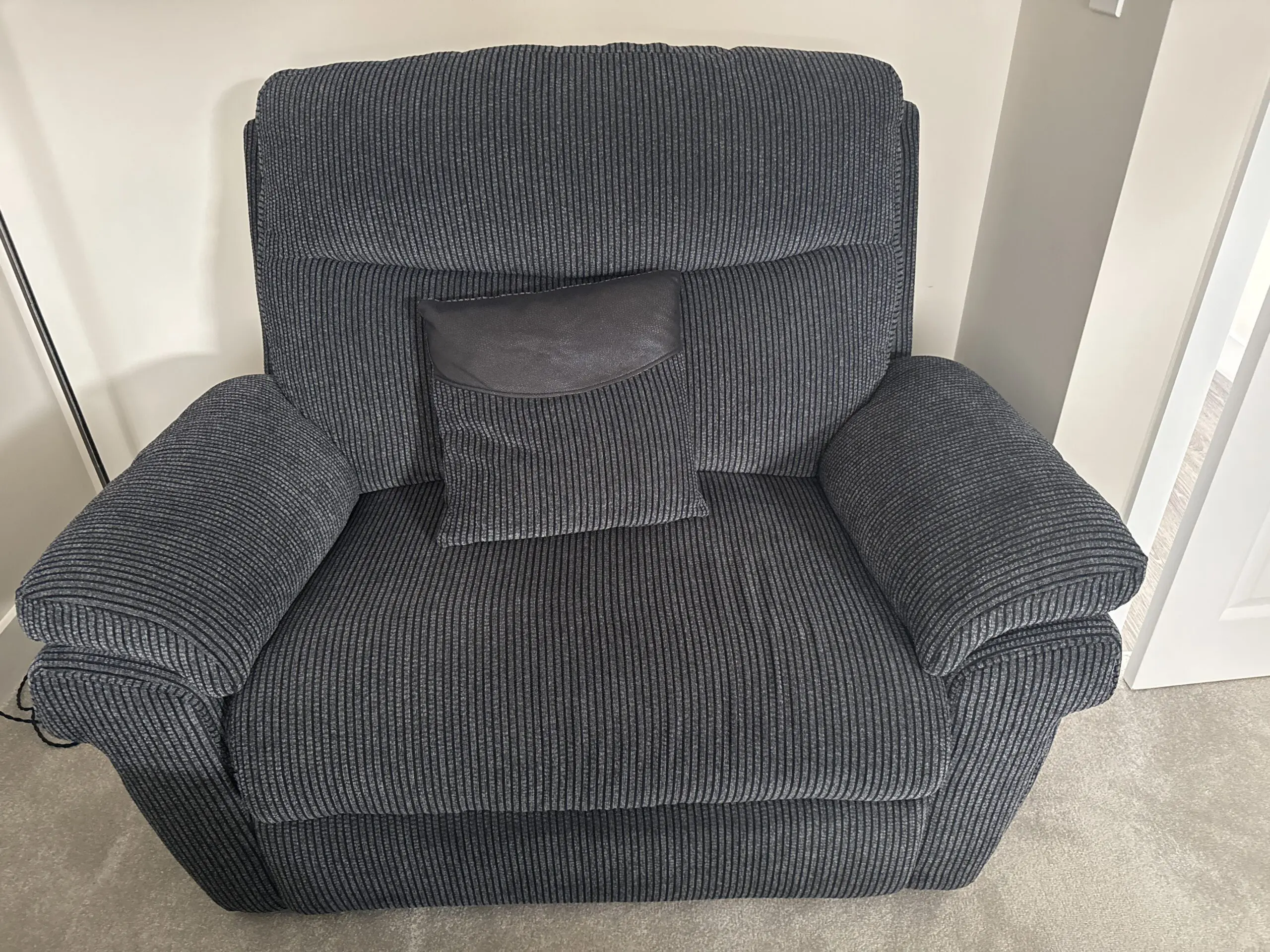 Scs TAMLA1 LOVE CHAIR MANUAL RECLINE