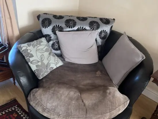 Circular faux leather swiveling sofa