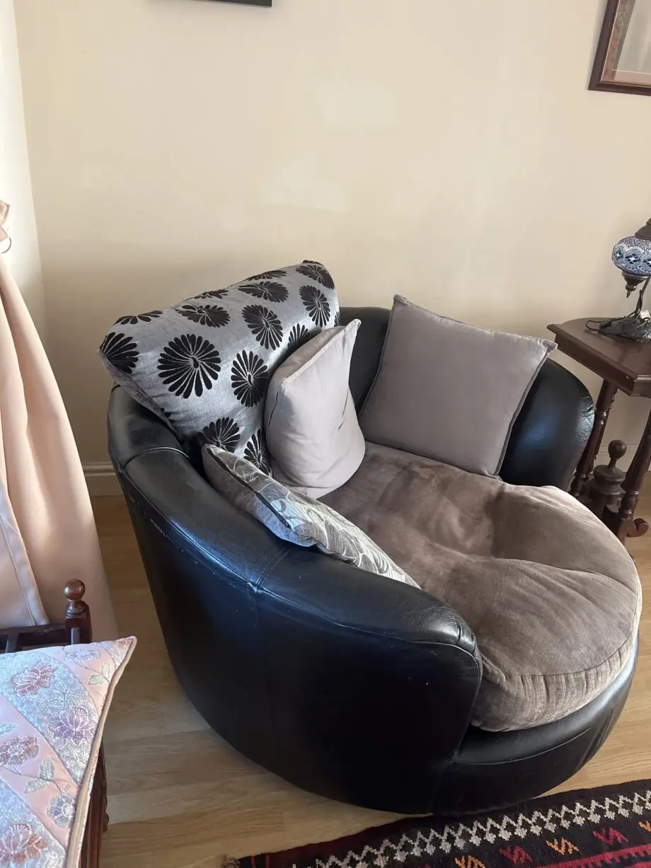 Circular faux leather swiveling sofa