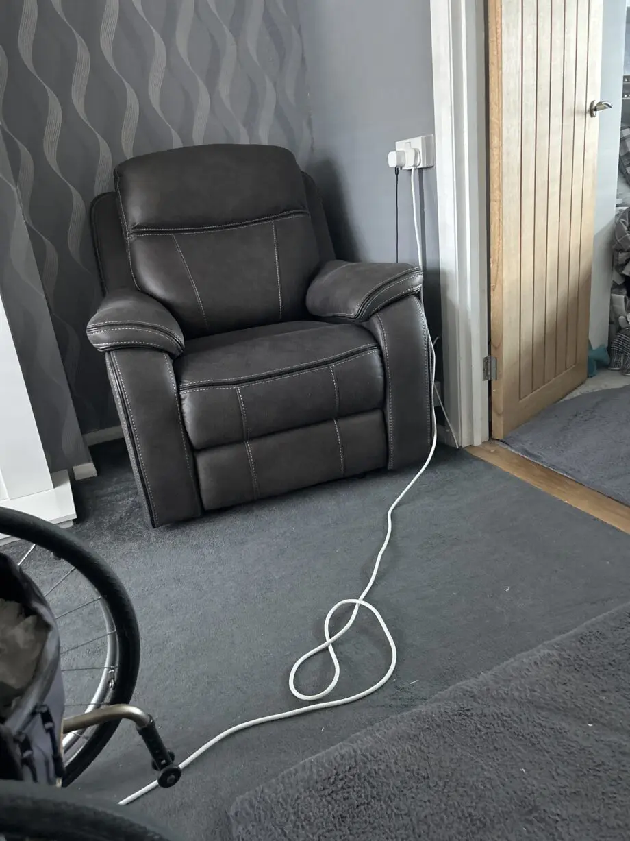 DFS 2 Seater Cinema Power Recliner & Console