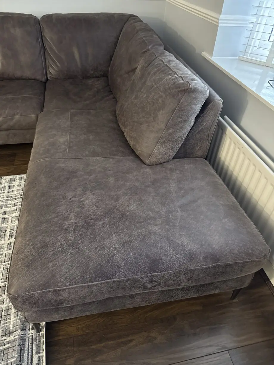 Barker & Stonehouse leather suite ser