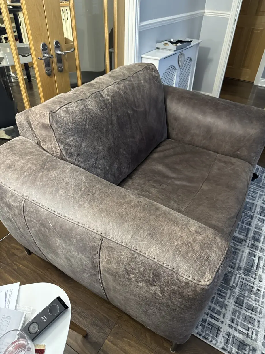 Barker & Stonehouse leather suite ser