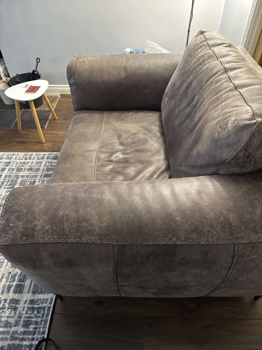 Barker & Stonehouse leather suite ser