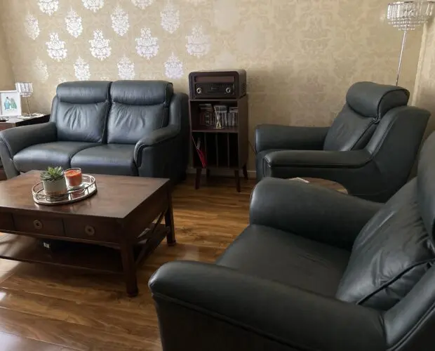 Parker knoll manhattan leather sofa and 2 power recliner chairs. RRP £8000.