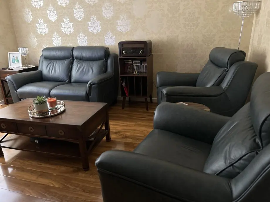 Parker knoll manhattan leather sofa and recliner chairs