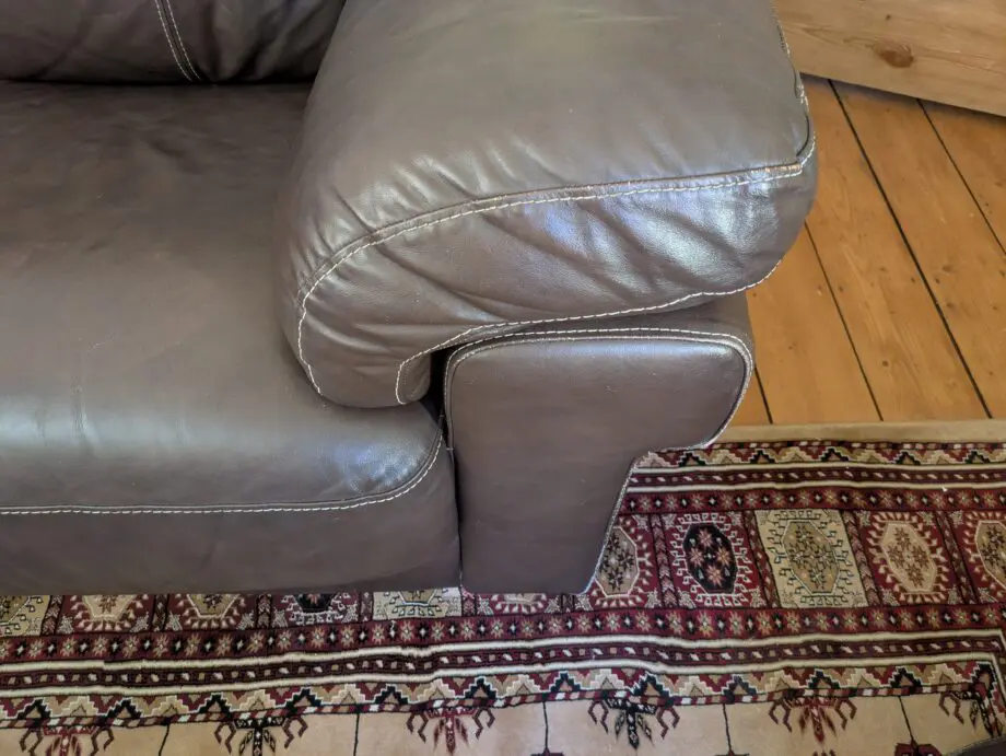 Italian soft leather 2 settee and 2 chairs