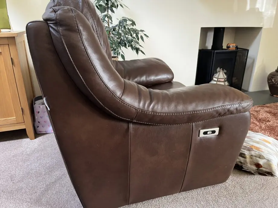 G Digio Marianna Brown Leather 3 piece suite - power chair / 3 set settee with 2 power outer / 2 set non power settee. Cost £5300 just 18 months ago .