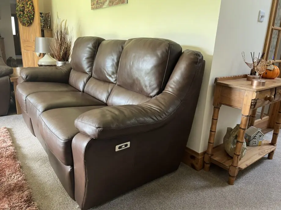 G Digio Marianna Brown Leather 3 piece suite - power chair / 3 set settee with 2 power outer / 2 set non power settee. Cost £5300 just 18 months ago .