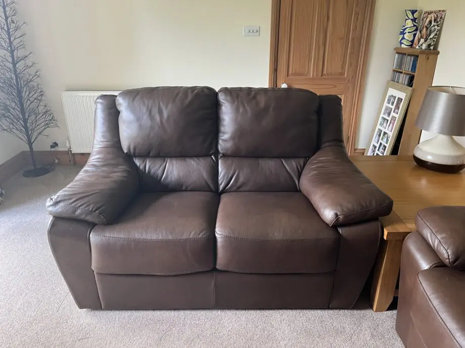 G Digio Marianna Brown Leather 3 piece suite - power chair / 3 set settee with 2 power outer / 2 set non power settee. Cost £5300 just 18 months ago .