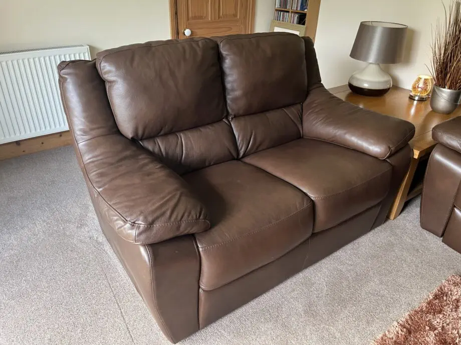 G Digio Marianna Brown Leather 3 piece suite - power chair / 3 set settee with 2 power outer / 2 set non power settee. Cost £5300 just 18 months ago .