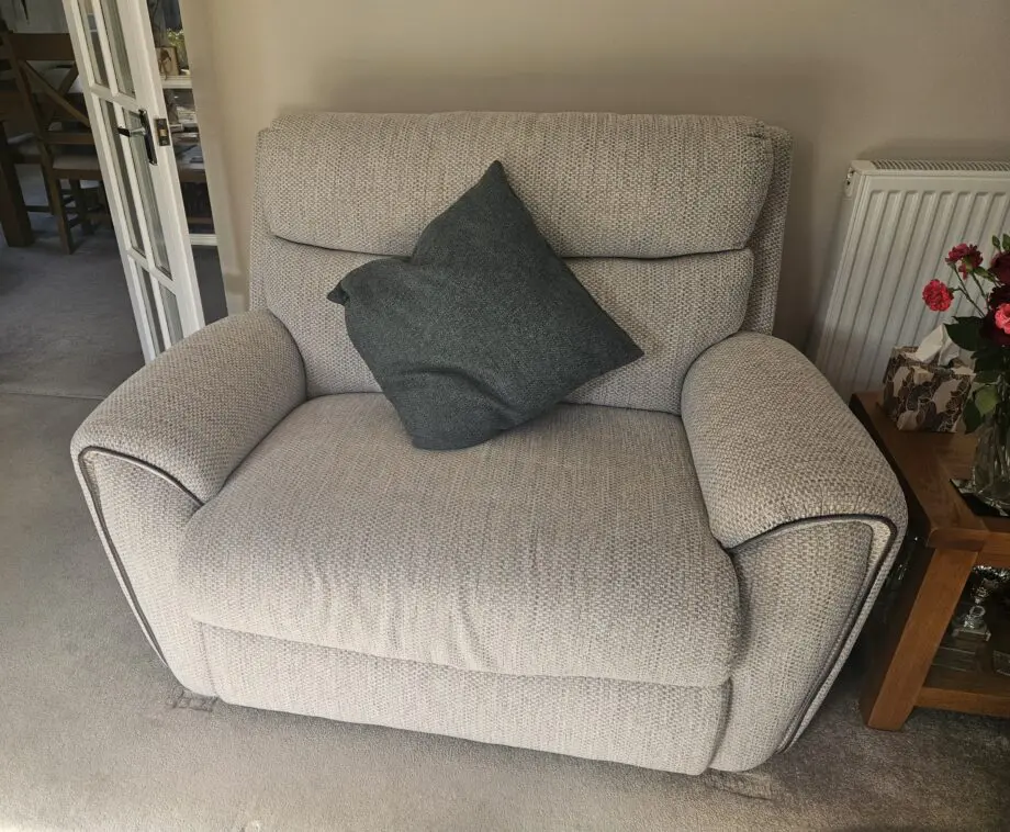 Lazyboy Pittsburgh 3 seater sofa and cuddle chair