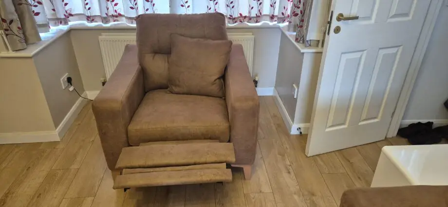 2 x SCS Gretna Power Recliner Chair