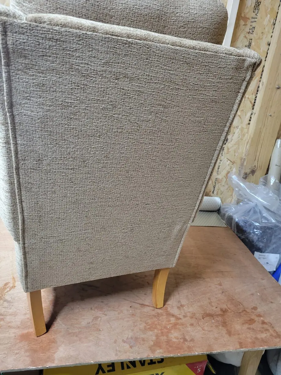 2 hsl arm chairs ,one small petite size ,other is large (see photos for the different widths and sizes