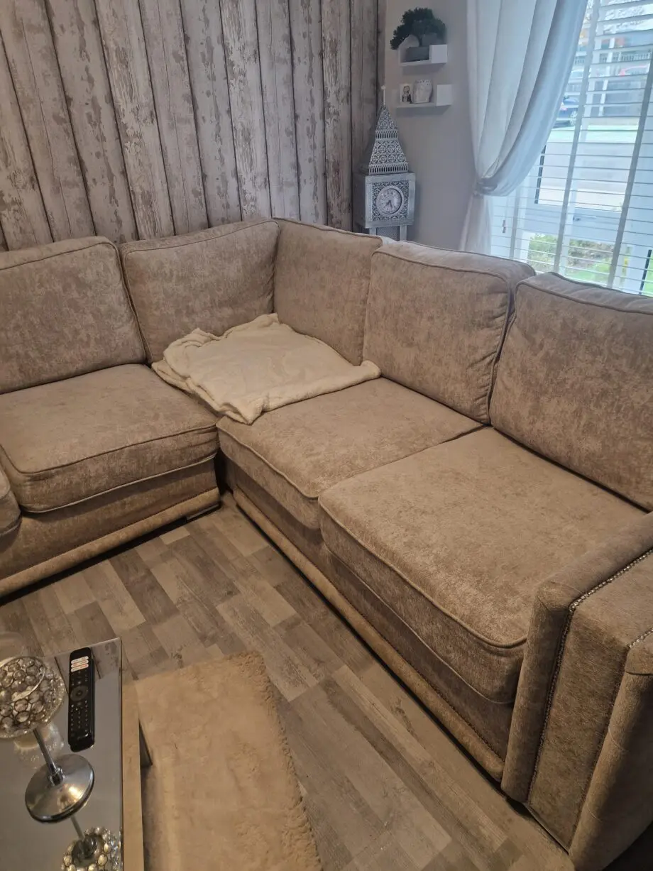Corner sofa 8 mths old