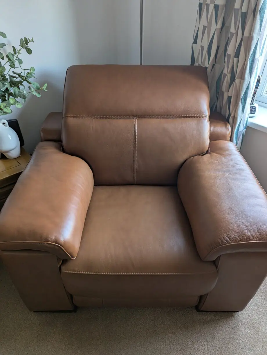 Sofology metz cognac leather. Power recliner and power headrest