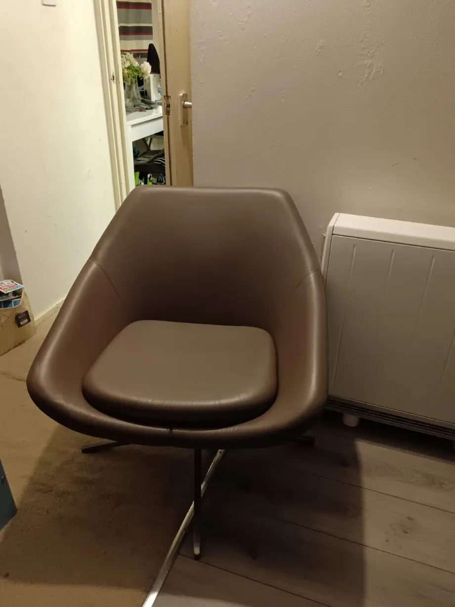 Allermuri brown leather chair