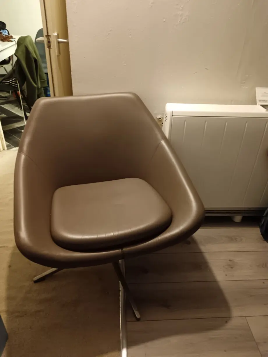 Allermuri brown leather chair