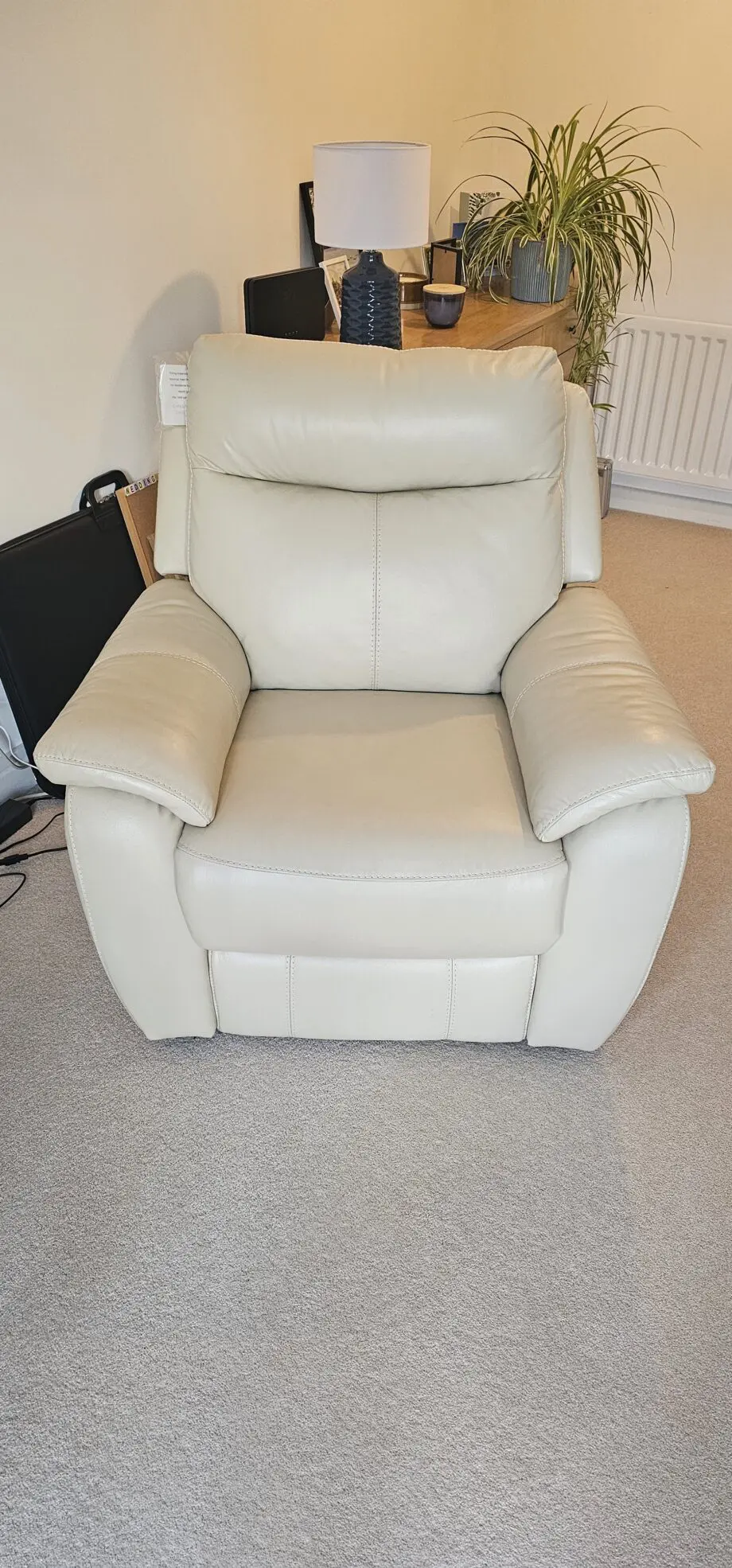 Furniture Factory Kezwick cream sofa