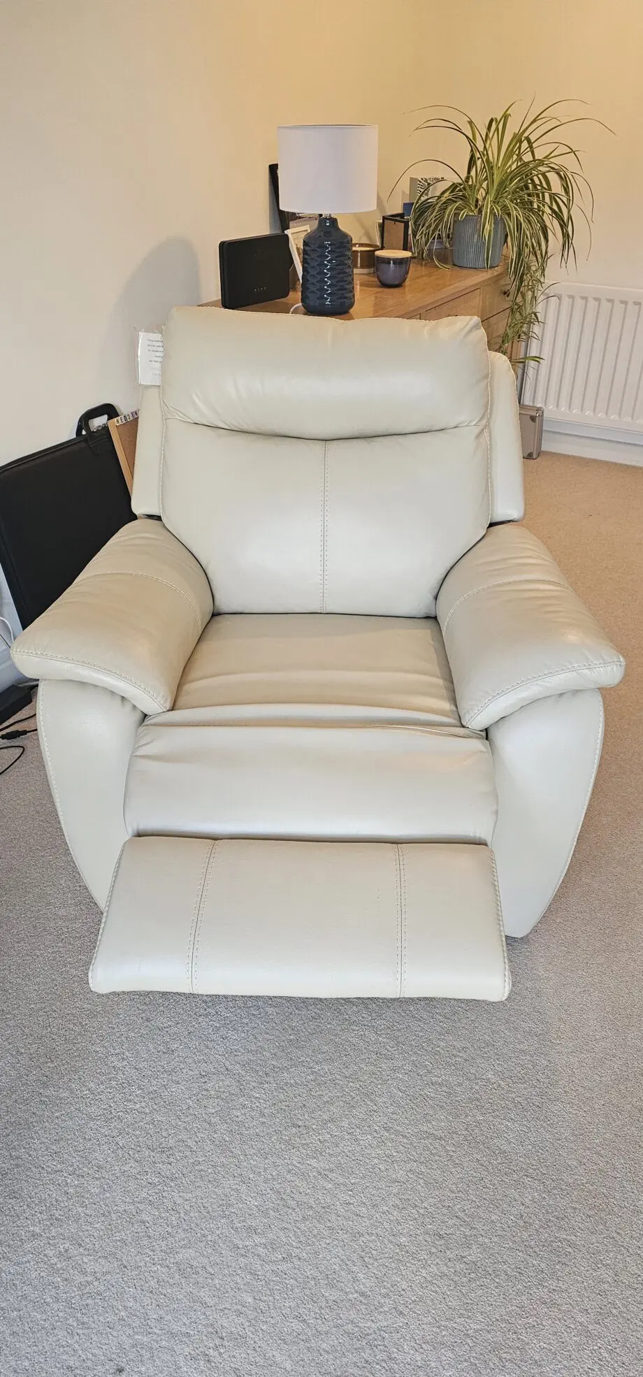 Furniture Factory Kezwick cream sofa