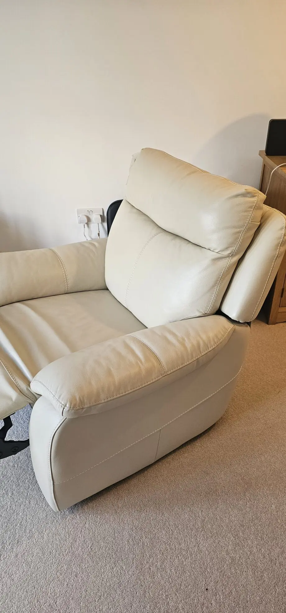 Furniture Factory Kezwick cream sofa