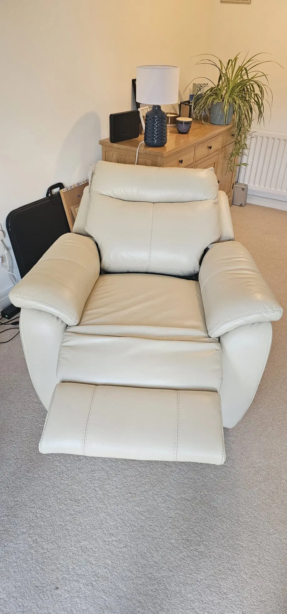 Furniture Factory Kezwick cream sofa
