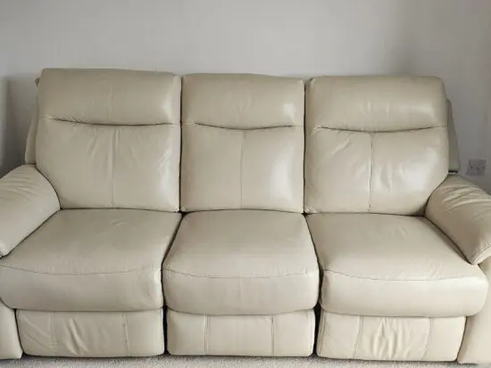 Furniture Factory Kezwick cream sofa