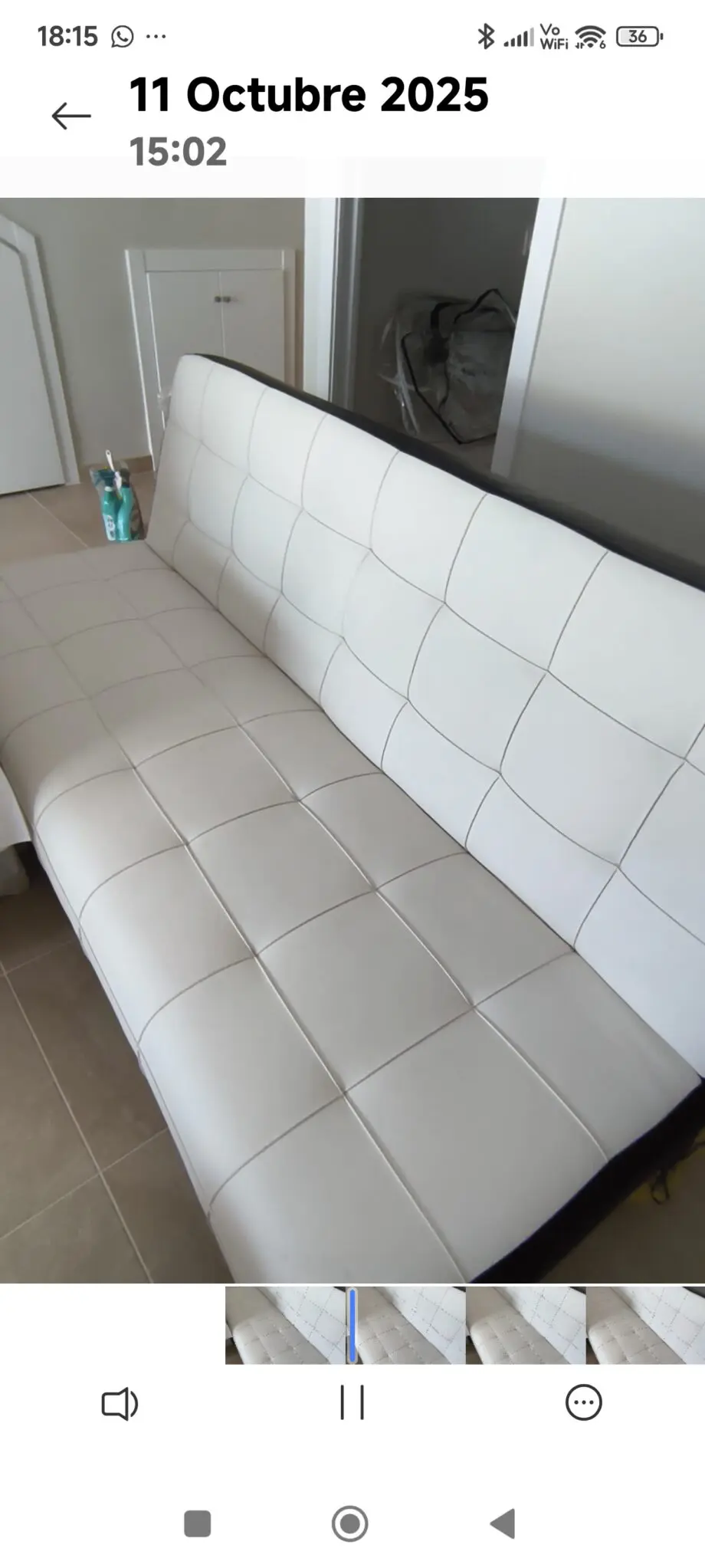 Sofá-cama de 3 plazas, de color Blanco y negro, 4 patas,