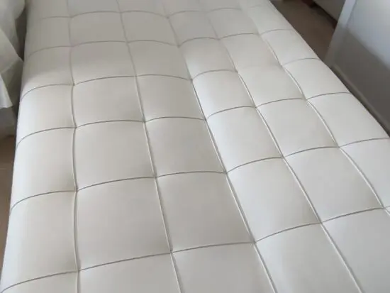 Sofá-cama de 3 plazas, de color Blanco y negro, 4 patas,