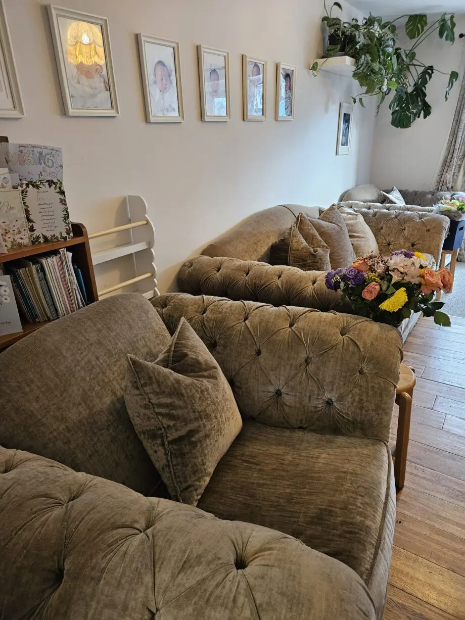 LOCH LEVEN Taupe Chesterfield sofa set