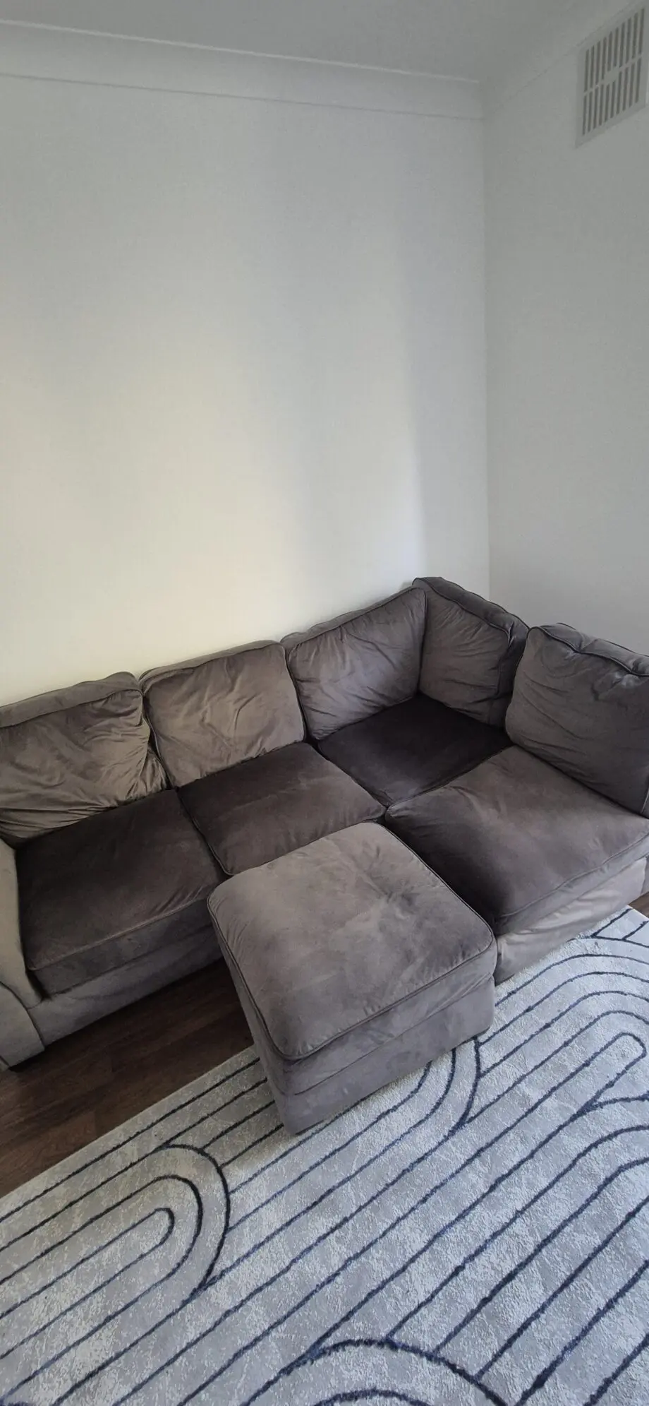 Very grey coner sofa