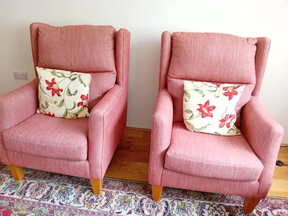 HSL Eltham 3 piece suite. 3 seater sofa and 2 chairs